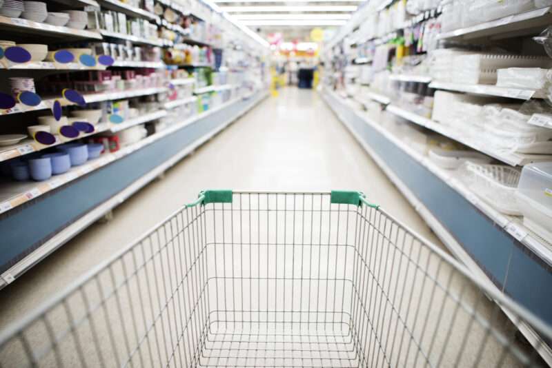 wózek w supermarkecie