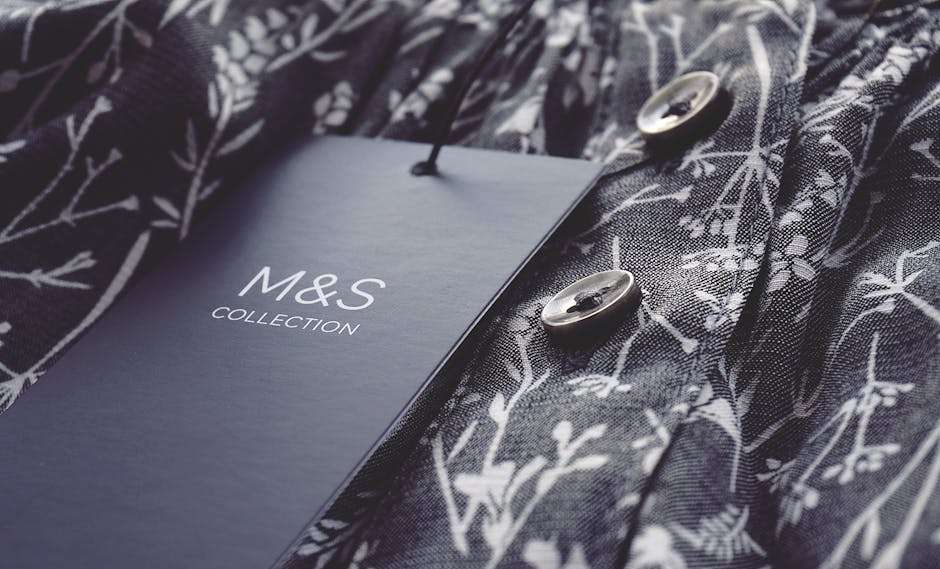 Metka marki M&S Collection na wzorzystej koszuli z guzikami.